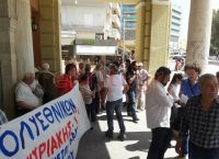 Ηράκλειο: Με πανό και συνθήματα για το ωράριο των καταστημάτων (pics&vid)