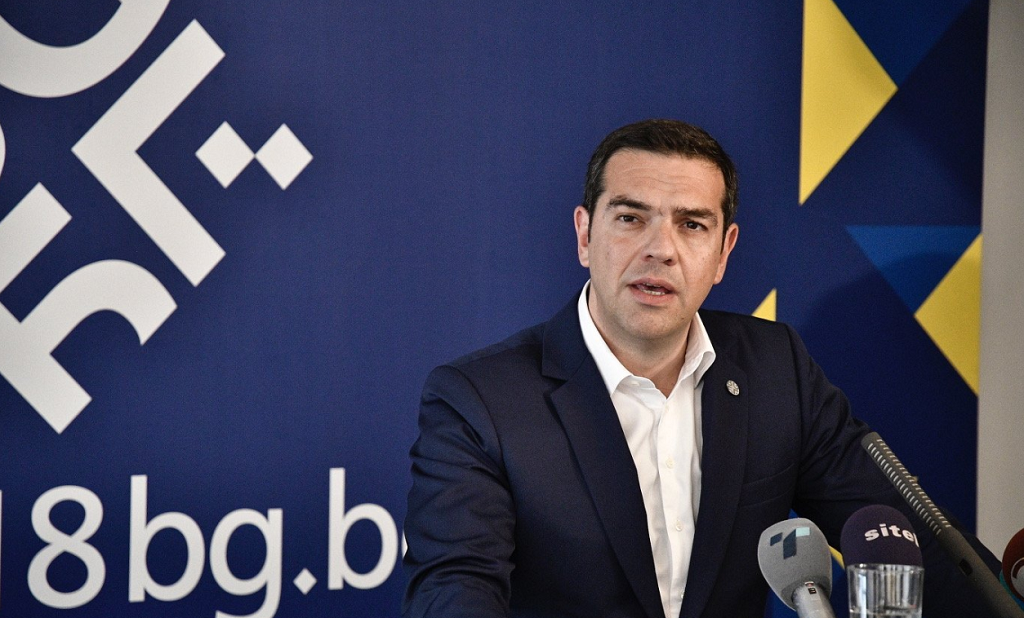 Τσίπρας για Σκοπιανό: Μέχρι τα ξημερώματα η κουβέντα με τον Ζάεφ (vid)