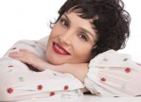 Ελεωνόρα Ζουγανέλη: “Νύχτες καλοκαιρινές” στο θέατρο Δάσους