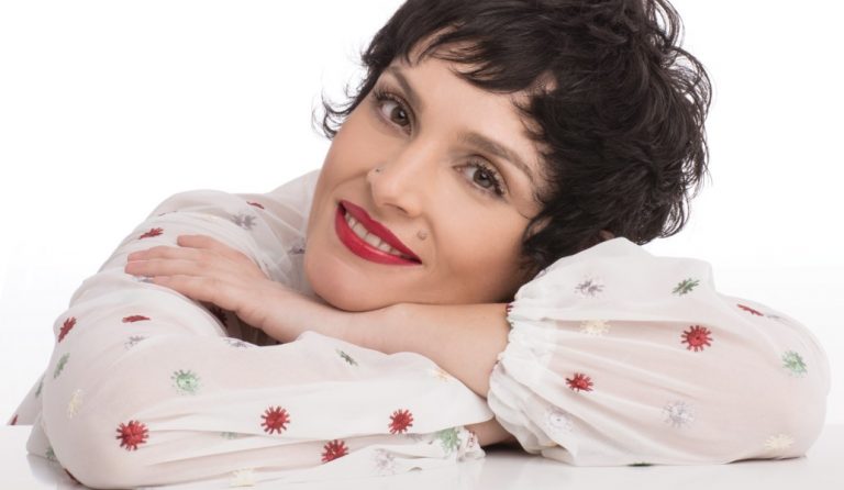 Ελεωνόρα Ζουγανέλη: “Νύχτες καλοκαιρινές” στο θέατρο Δάσους