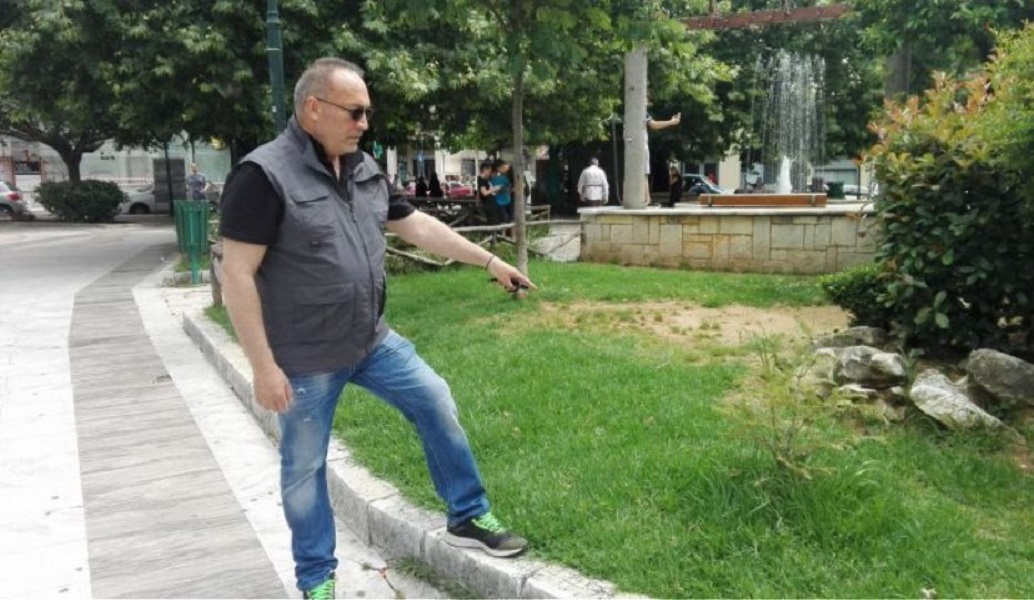 Αγρίνιο: Άντρας έσωσε αγοράκι που πήγε να φάει φόλα για αδέσποτα