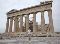 Οι βόλτες της Προέδρου της Εσθονίας στην Ακρόπολη (pics)
