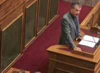 Θεοδωράκης στη Βουλή για τη Novartis: Διαδικασία-παρωδία