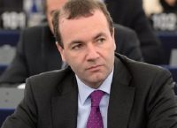 O Βέμπερ του ΕΛΚ “γλυκοκοιτάζει” τη θέση του προέδρου της Κομισιόν