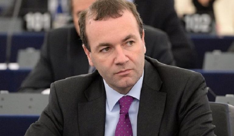 O Βέμπερ του ΕΛΚ “γλυκοκοιτάζει” τη θέση του προέδρου της Κομισιόν