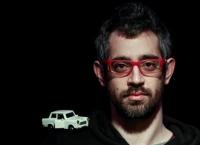 Ο Δημήτρης Χριστοφορίδης σας περιμένει «Σπίτι» με την παράστασή του “Lower με C”