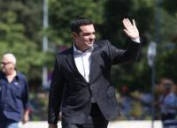 Ο “ηγέτης” αποφασίζει και τα μέλη χειροκροτούν… Ο “ηγέτης” αποφασίζει και τα μέλη χειροκροτούν…