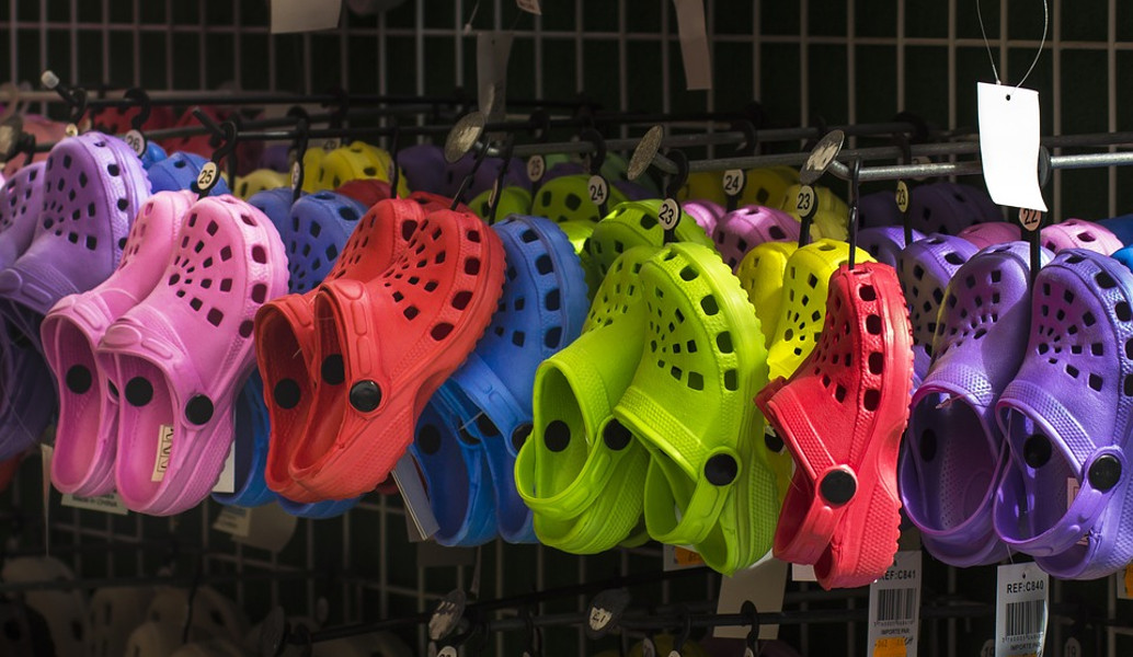 Crocs: Τα παπούτσια που αγαπάμε να μισούμε (pics)