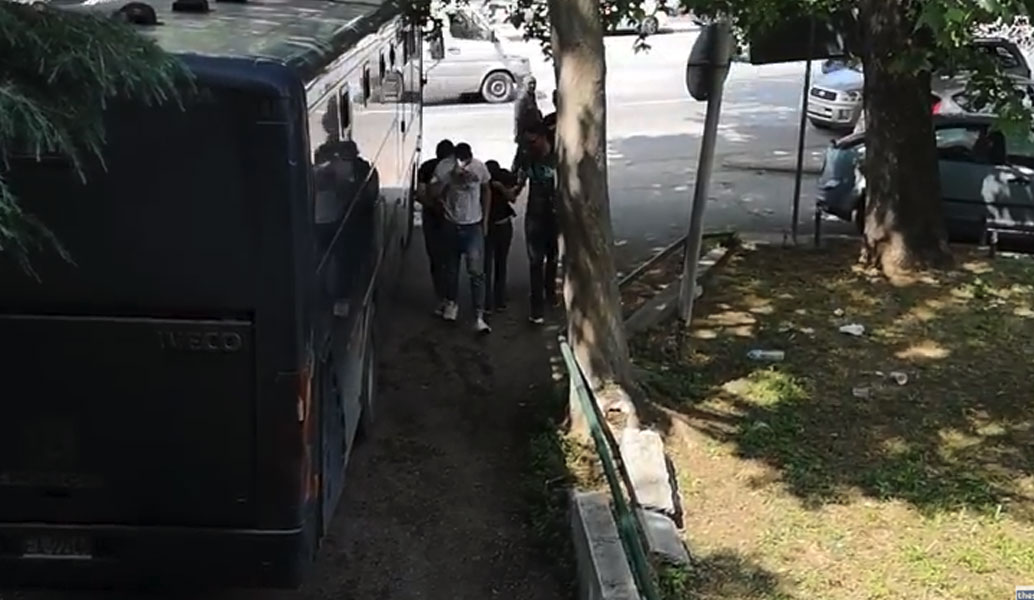 Επίθεση Μπουτάρη: Στα δικαστήρια οι τρεις συλληφθέντες (pics&vids)