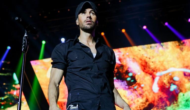 Ενρίκε Ιγκλέσιας: Μιλάει για την πατρότητα και τη συνεργασία του με τον Ρίκι Μάρτιν