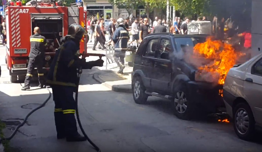 Λαμπάδιασε αυτοκίνητο στην Θεσσαλονίκη (vid)