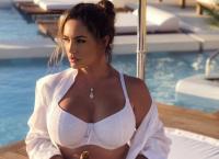 Kelly Brook: Βάζει φωτιά στη Μύκονο (pics)