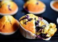 Η συνταγή της ημέρας: Μάφινς με φρούτα του δάσους και σοκολάτα κουβερτούρα
