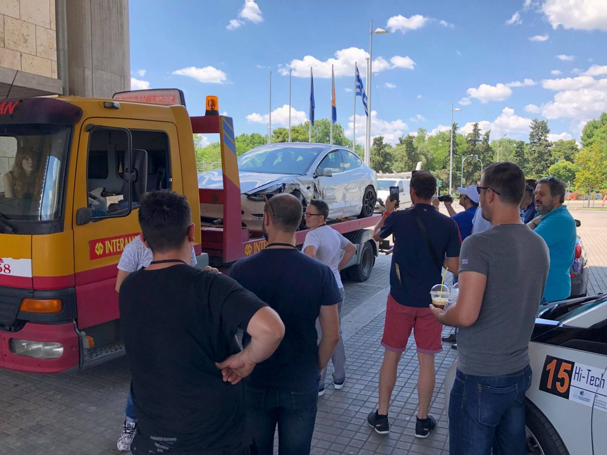 Tesla Model 3: Στην Ελλάδα το πρώτο τροχαίο εκτός ΗΠΑ!
