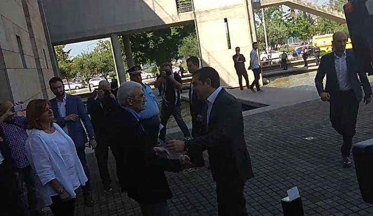 Τσίπρας σε Μπουτάρη: Η Καλυψώ νομίζω έφαγε πιο πολλές… (vid)