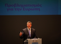 Μπηχτή Τζιτζικώστα σε Τσίπρα: “Η Δημοκρατία δεν είναι γραβάτα”