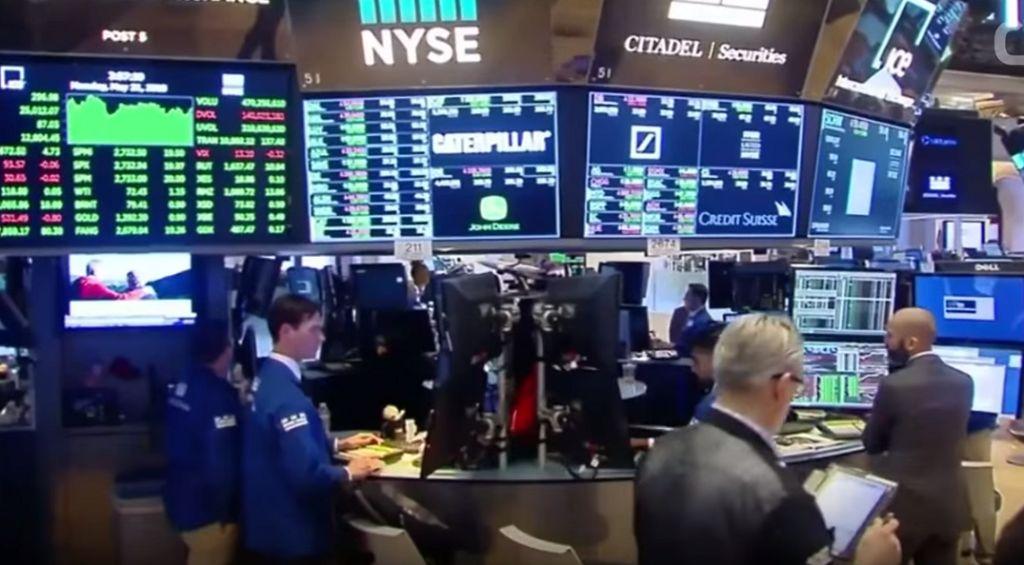 Wall Street: Μίνι “κραχ” – Ο Dow Jones έκλεισε με πτώση 831,83 μονάδων