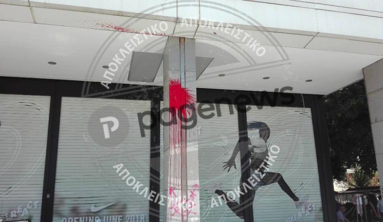 Απεργία ΓΣΕΕ – ΑΔΕΔΥ: Ένταση και χημικά έξω από το Υπουργείο Οικονομικών (pics)