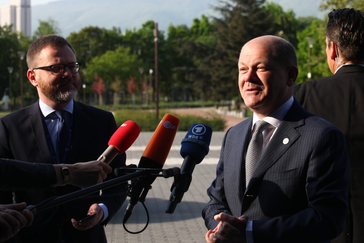 Όλαφ Σολτς για απόφαση Eurogroup: Η Ελλάδα θα σταθεί και πάλι στα πόδια της