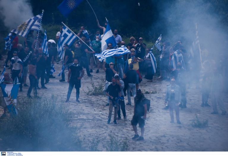 Πρέσπες συλλαλητήριο: Οι πρώτες φωτογραφίες από τα εκτεταμένα επεισόδια