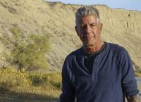 Anthony Bourdain: Λουλούδια και σημειώματα έξω από το εστιατόριο του σεφ