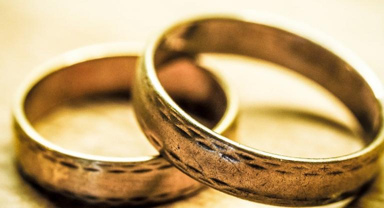 Βρετανία: Ιστορική στιγμή – Σύμφωνο συμβίωσης σε ετερόφυλο ζευγάρι