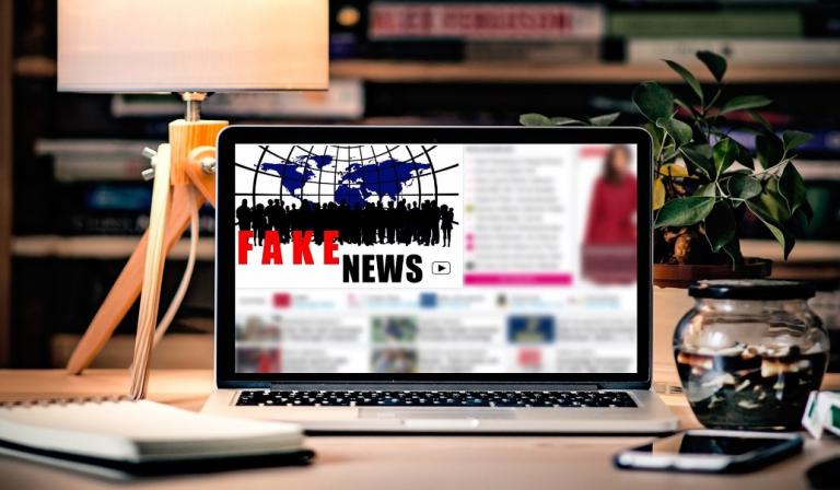 Γαλλία: Η βουλή εξετάζει ν/σ κατά των “fake news” στα ΜΜΕ