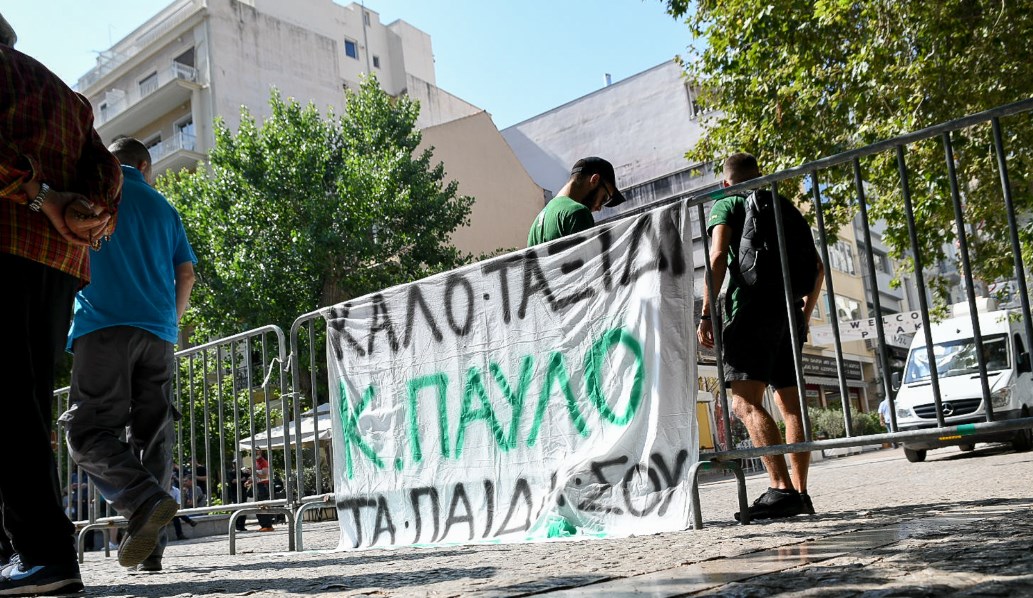 Παύλος Γιαννακόπουλος: Πλήθος κόσμου στην Μητρόπολη για το ύστατο χαίρε (pics)
