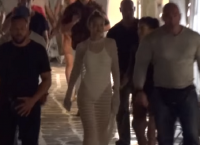 Gigi Hadid: Η άσεμνη χειρονομία στη Μύκονο (vid)