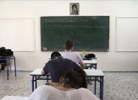 Ο Γαβρόγλου απαγόρευσε τα κινητά στα σχολεία – Όλη η εγκύκλιος