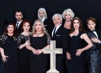 Το “Μπαμπά μην ξαναπεθάνεις Παρασκευή” σε καλοκαιρινή περιοδεία