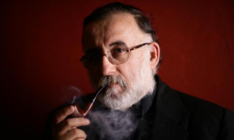 Θάνος Μικρούτσικος: Σε κλίμα συγκίνησης οι συναυλίες του στο Θέατρο Βράχων