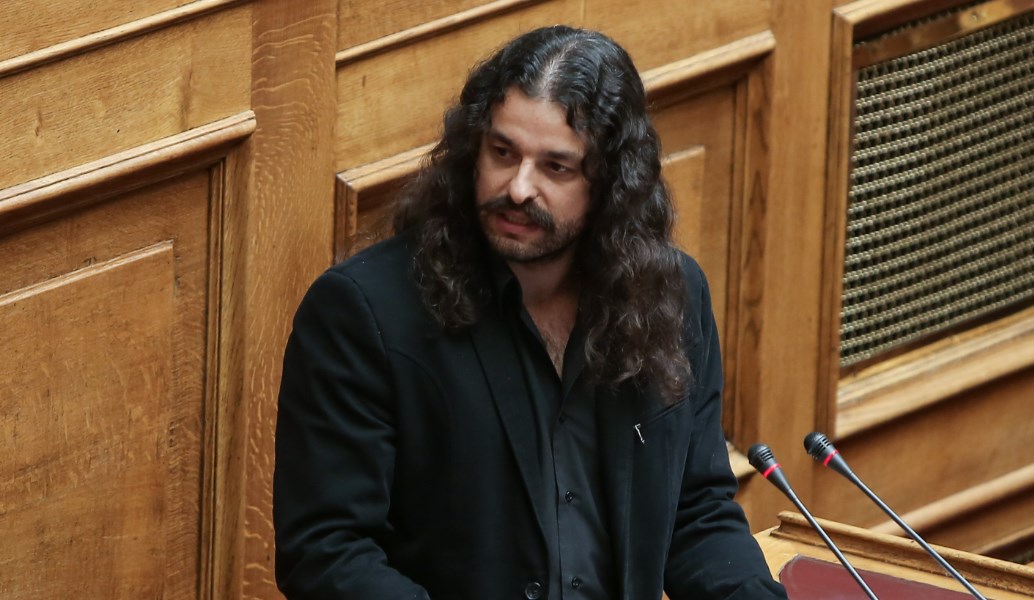 Ψηφοφορία για τη Συμφωνία των Πρεσπών: Χαμός με βουλευτή της Χρυσής Αυγής (vid)