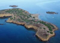 Νήσος Υδρούσα: Το ιδιωτικό νησί της Αττικής που ανήκει σε έναν βιοπαλαιστή (vid)
