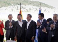 Πανεπιστημιακοί στον Guardian: “Ιστορική και δίκαιη η συμφωνία των Πρεσπών”