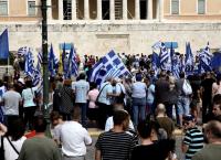 Ένταση και χημικά στο συλλαλητήριο για το Σκοπιανό στο Σύνταγμα (pics&vid)