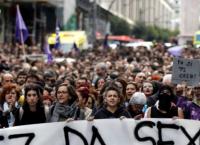 Ισπανία: Οργή για την αποφυλάκιση  πέντε ανδρών που κατηγορήθηκαν για ομαδικό βιασμό