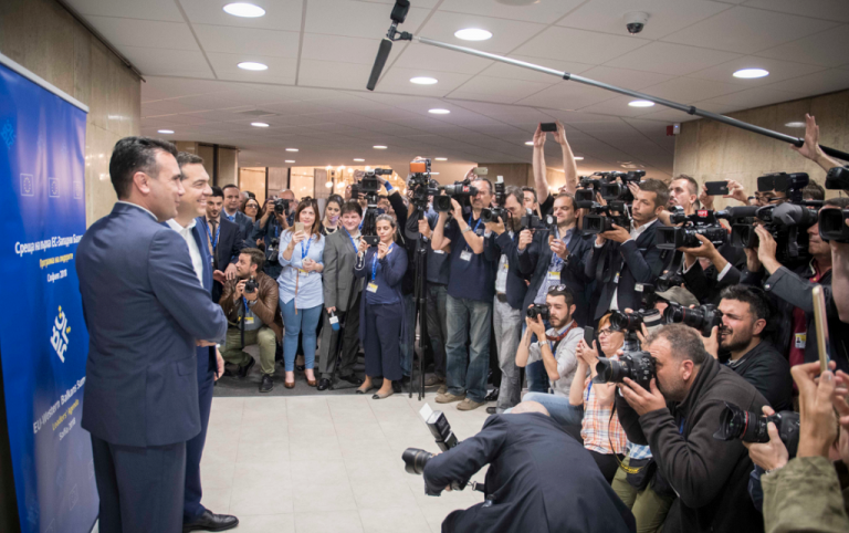 Σκοπιανό: Βόρεια Μακεδονία το όνομα που συμφώνησαν Τσίπρας-Ζάεφ