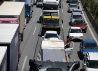 Μποτιλιάρισμα στην Αττική Οδό – Λάδια στο οδόστρωμα