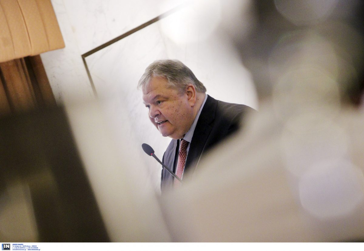 Βενιζέλος για Eurogroup: Ο Τσίπρας αντί για γραβάτα να φορέσει φιόγκο (vid)