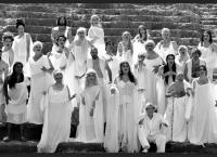 Ο Αλέξανδρος Ρήγας μιλά για τις “Εκκλησιάζουσες” στο stage.pagenews.gr