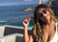 Η Ελευθερία Ελευθερίου στην παραλία με αποκαλυπτικό μπικίνι (pics)