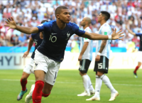 Kylian Mbappe: Ο θρύλος που του έδωσε συγχαρητήρια