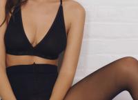 Emily Ratajkowski: “Kυκλοφορώ γυμνή στο σπίτι…” (vid)