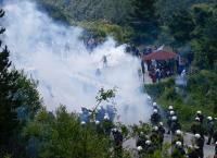 Πρέσπες: Επεισόδια, χημικά και τραυματίες στη συγκέντρωση για το Σκοπιανό (pics & vids)