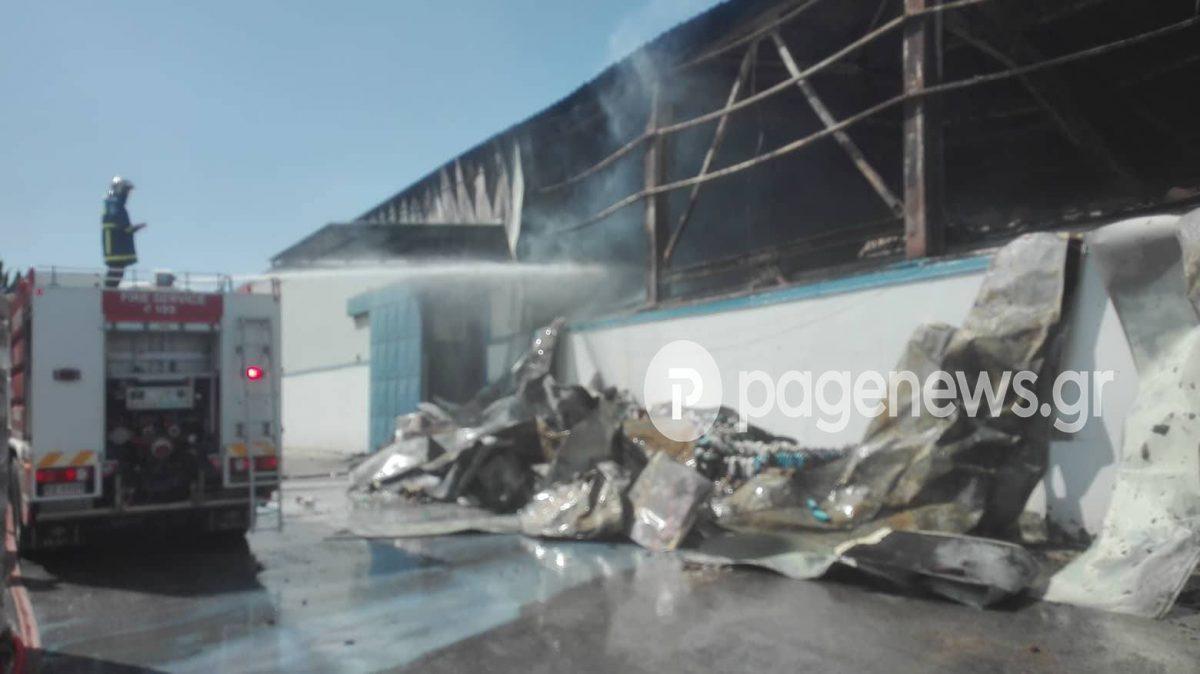 Μεγάλες καταστροφές από φωτιά σε βιομηχανικό κτίριο στα Οινόφυτα (pics&vids)