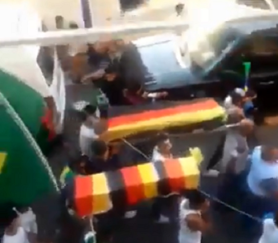 Μουντιάλ: Οι Βραζιλιάνοι “κήδεψαν” τη Γερμανία μετά τον αποκλεισμό της (vid)