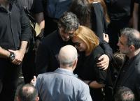 Κηδεία Γιαννακόπουλου: Η σορός του έφυγε από τη Μητρόπολη – “Παύλο ζεις εσύ μας οδηγείς”