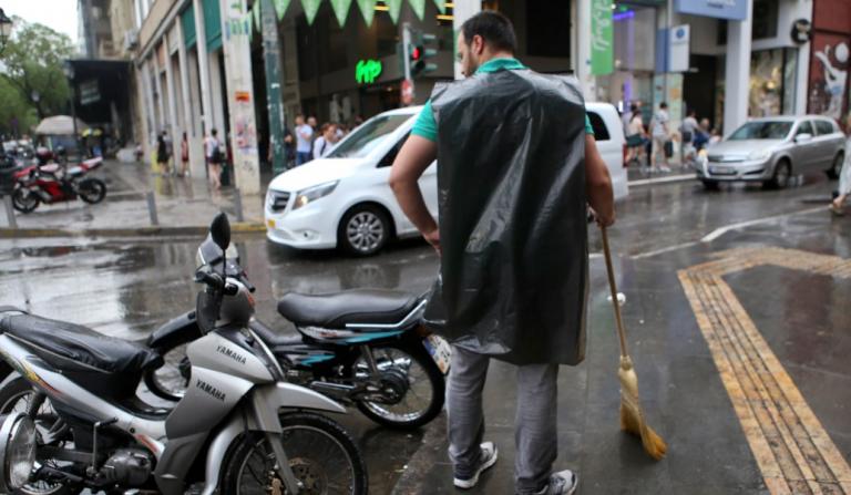 Καιρός Αθήνα: Μπουρίνι έπληξε την Αττική (pics)