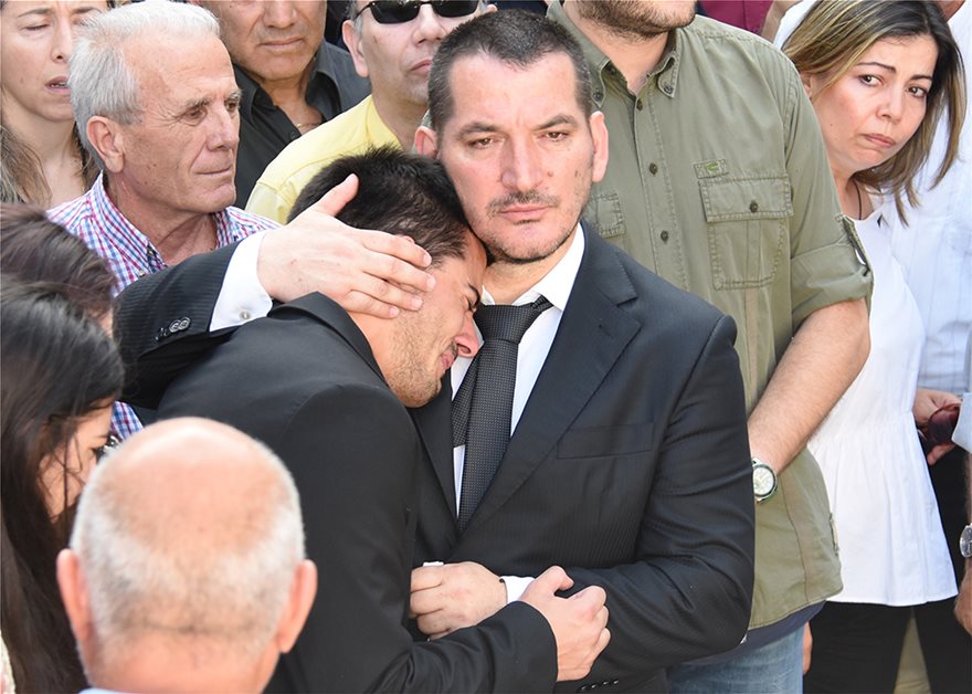 Κηδεία Αναστασίας Δήμα: Λύγισε ο Πύρρος